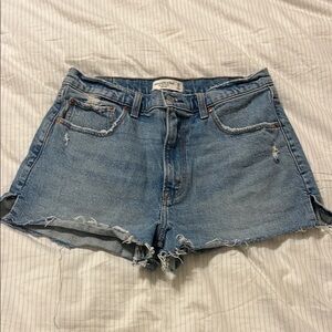 Abercrombie Jean Shorts “Mom Short” with Distressed Hem and High-Waisted Style